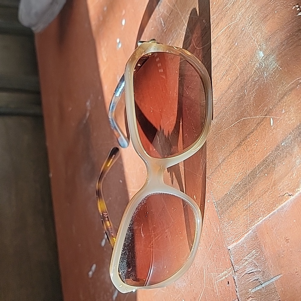 Daisy coach shades